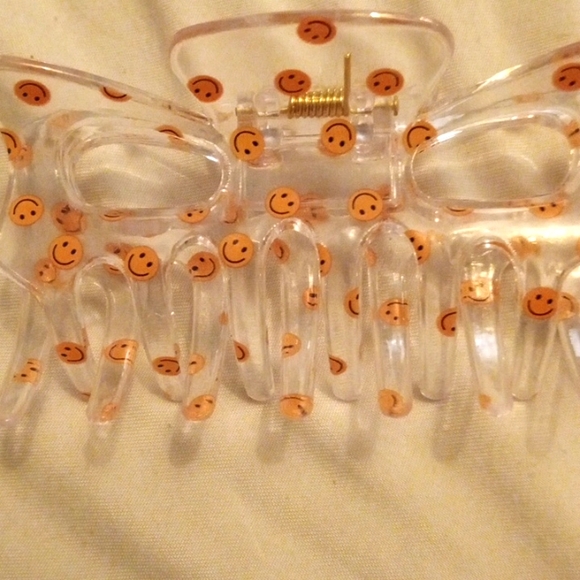 NWOT smiley face hairclips - Picture 4 of 4